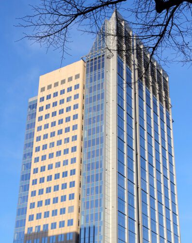 A photo of the U.S. Bank Tower at 621 Capitol Mall